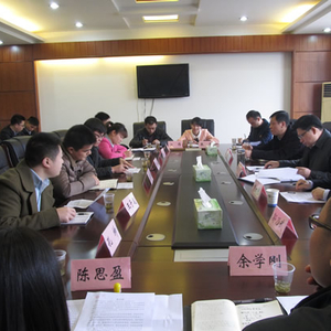 九江县召开大学生村官座谈会
