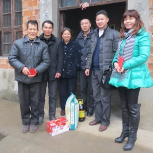 县老龄委办开展走访慰问高龄和特困老人家庭活动