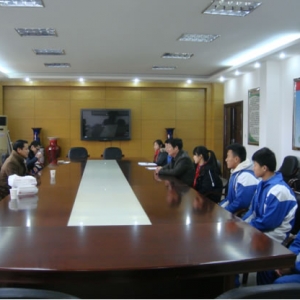 县一中贫困学子接受社会各界人士资助