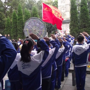 继承先烈志 弘扬爱国情 九江县三中开展祭扫烈士墓活动