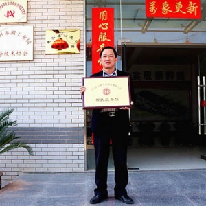 心系园区企业扶贫帮困解忧愁