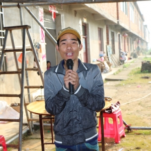 乡村走出的反串民间歌手黄红光