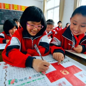 县一小举办“我心中的红十字”手抄报比赛