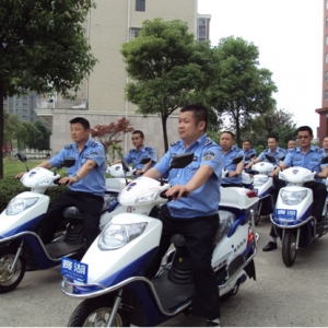 城管执法电瓶车巡逻首次亮相县城