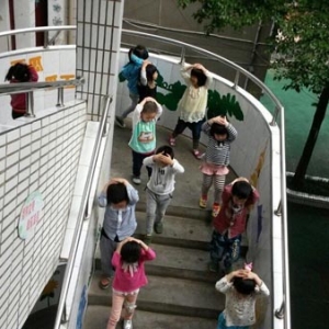 九江县中心幼儿园开展防震应急疏散演练活动