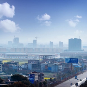 港口街镇：咬住发展不放松