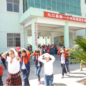 九江县一小开展防震减灾逃生演练活动