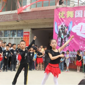 小镇上的舞蹈秀