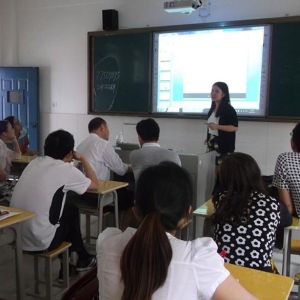 教师学习教育技术热情高涨 鸿合培训师全程跟进贴心