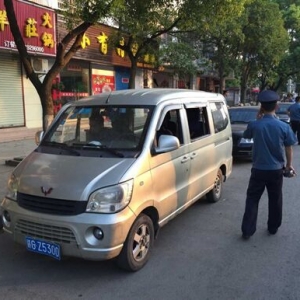 市县运管再度联合打击“黑车”