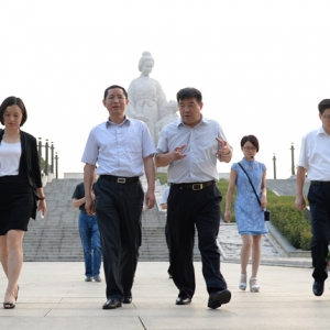 林彬杨深入我县调研