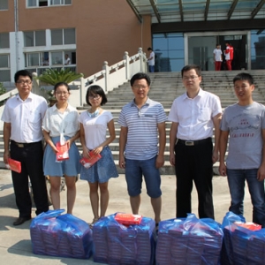 县红十字会携手爱心企业开展教师节走访慰问活动