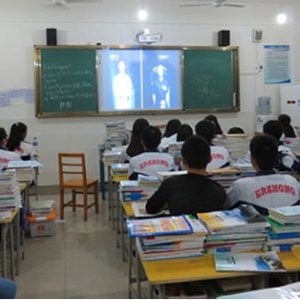 国防教育日――九江县二中组织观看央视《我爱国防》节目
