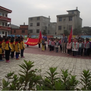 红领巾，我为你自豪