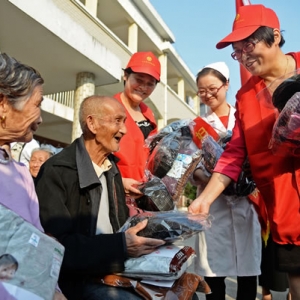 情暖重阳 爱心助老