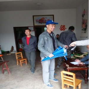 沙河开发区连心便民服务伞火热发放中