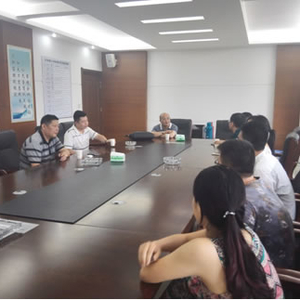 市委组织部到沙河街镇看望大学生村官