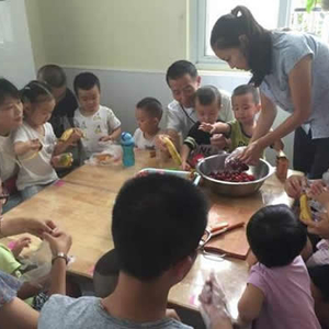 丹桂飘香中秋意，其乐无穷亲子情