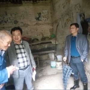 沙河街镇走访慰问建档立卡贫困户
