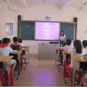 新合小学开展新教师“推门听课”活动