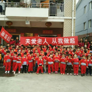 贝德堡（国际）幼儿园走进敬老院