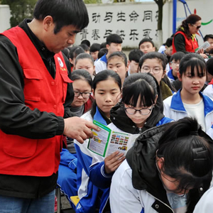 九江县禁毒志愿者协会走进县三中宣讲禁毒知识