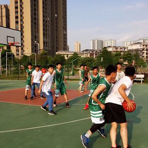 县一中举行第三届夏季篮球足球联赛